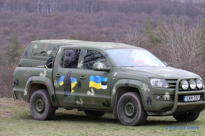 Сили оборони отримали 13 позашляховиків від благодійників з Європи та США