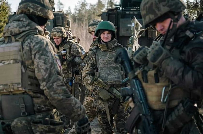 Сили оборони збили літак, гелікоптер і знищили 8 танків — Генштаб