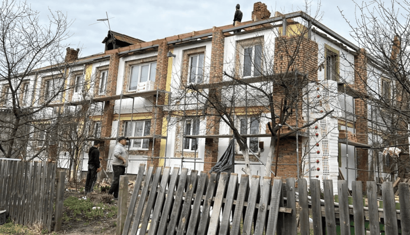 У Ворзелі на Київщині почали відновлення пошкоджених будинків (ФОТО)