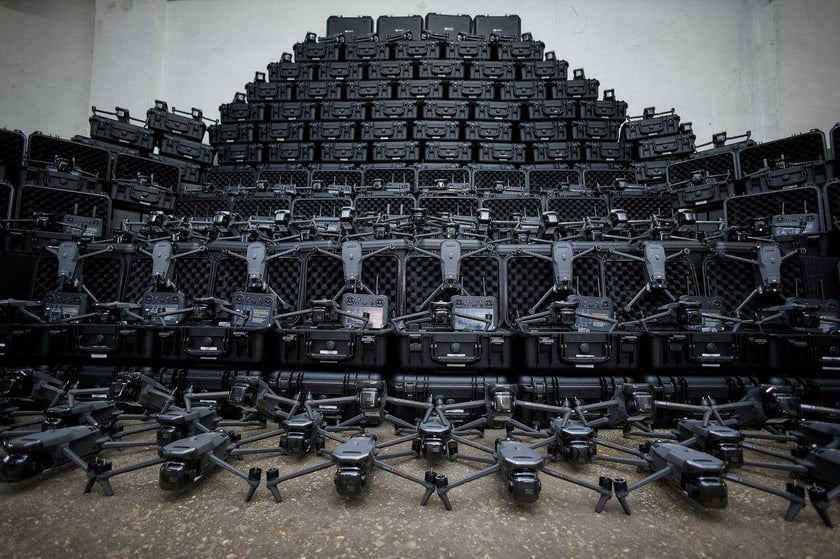 Мінцифри передало на фронт 300 безпілотників Mavic 3T