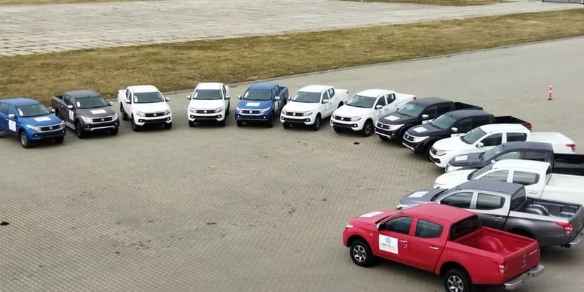 Українським рятувальникам передали партію нових пікапів (ВІДЕО)