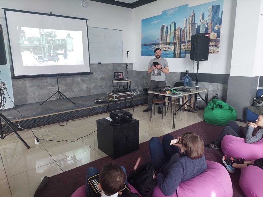 У Полтаві запустили школу дронів для дітей