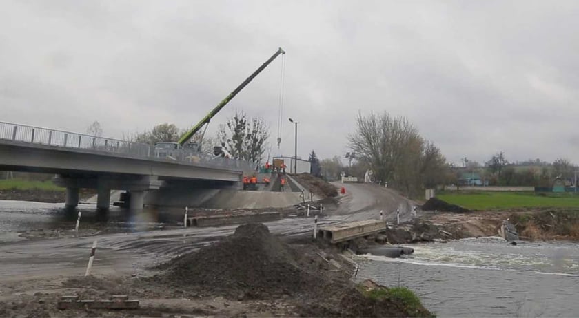 На Київщині зводять 50-метровий міст через річку Ірпінь