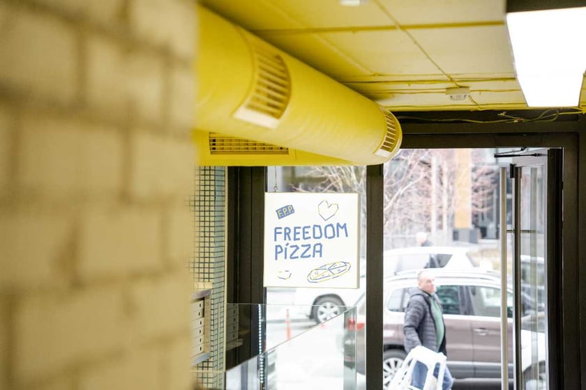 У Києві відкрили «волонтерську піцерію» Freedom Pizza. На що спрямовують прибуток