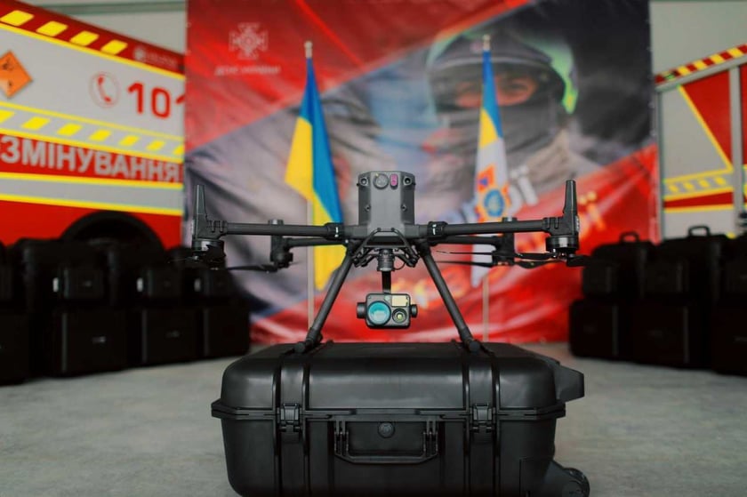 Українські рятувальники отримали 11 квадрокоптерів MATRICE 300 RTK