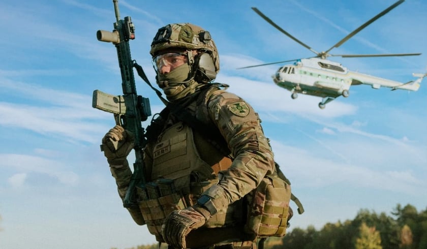 СБУ показала ефектне знищення окупантів дронами-камікадзе (ВІДЕО)