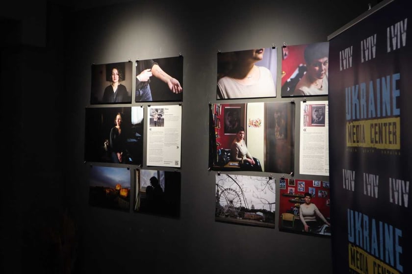 У Львові відкрилась виставка, присвячена дружинам загиблих військових (ФОТО)