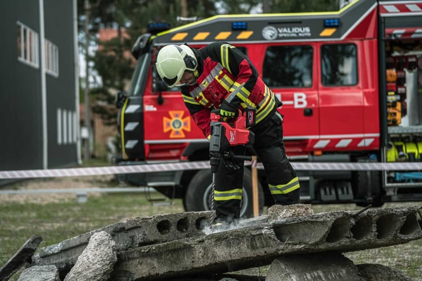 Українські рятувальники отримали аварійно-рятувальне обладнання із Франції (ФОТО)