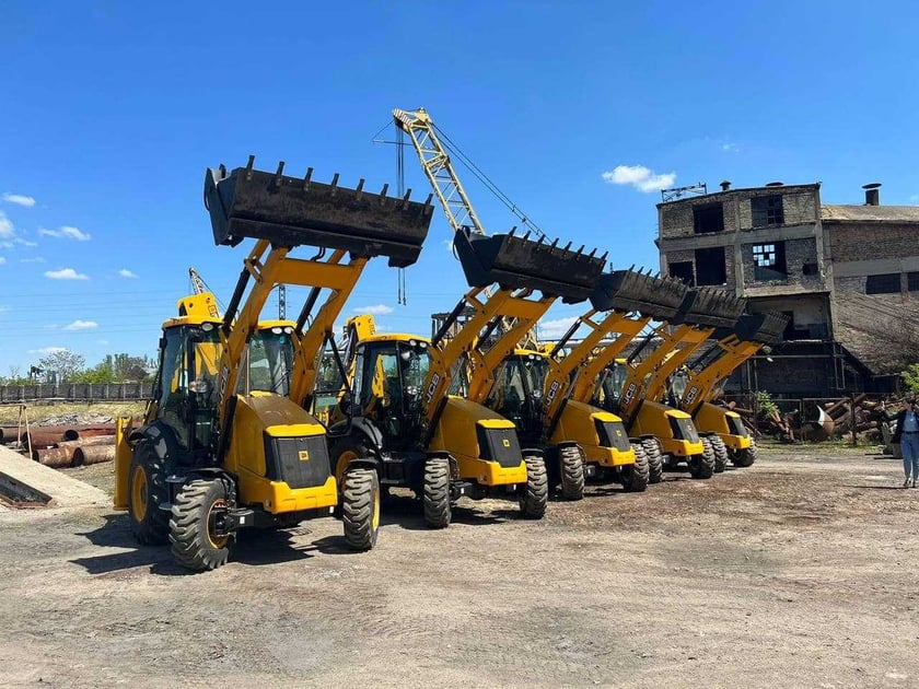 Миколаївські енергетики отримали екскаватори і високовольтне обладнання