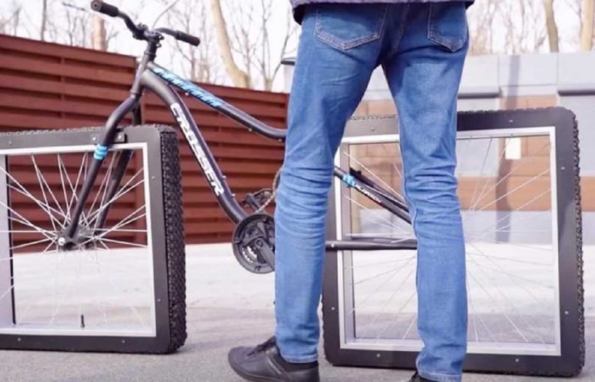 Український інженер створив велосипед із квадратними колесами (ВІДЕО)