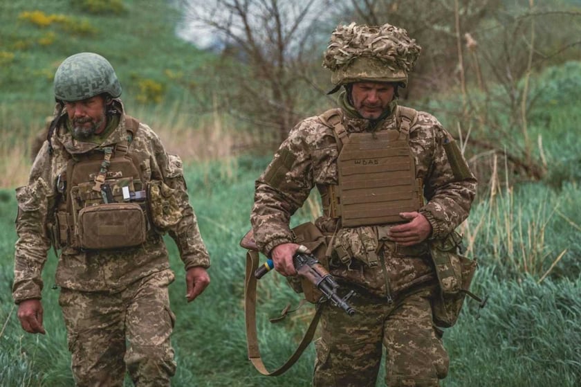 «Сховатися не вийшло». Десантники ЗСУ знищили танк окупантів у Бахмуті (ВІДЕО)