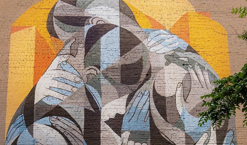 У Києві на Подолі відкрили мурал, присвячений волонтерам