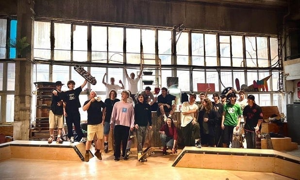 У Дніпровському районі Києва відкрили скейт-парк: містяни облаштували його власноруч (ФОТО)