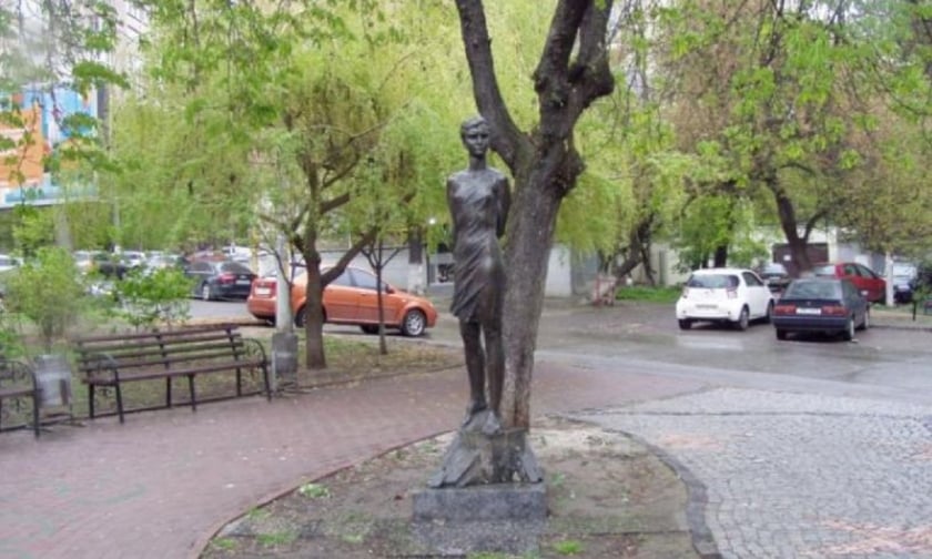 У центрі Києва демонтували пам’ятник комсомолці Зої Космодем’янській