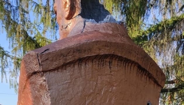 На Чернігівщині відновили розстріляний пам’ятник Шевченку (ФОТО)