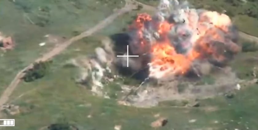 Ефектно вибухнула: ЗСУ знищили ворожу САУ «Гвоздика» (ВІДЕО)