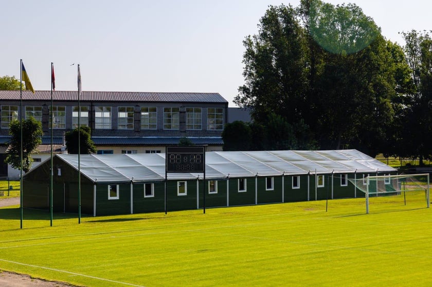 Громада на Дніпропетровщині отримала намет із генераторами від Німеччини (ФОТО)