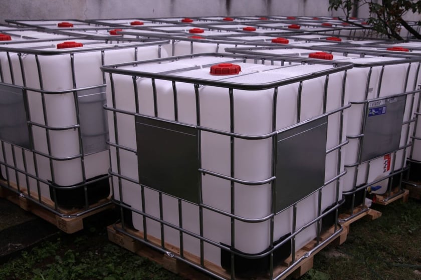 Німеччина передала Нікопольському району кубові ємності для води