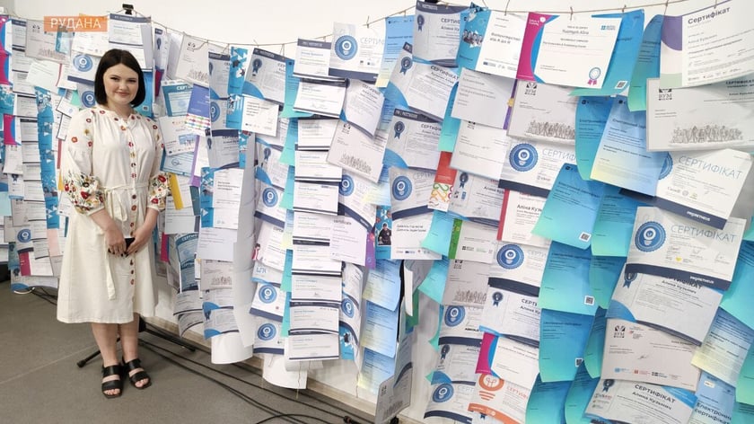 Викладачка з Кривого Рогу встановила рекорд України за кількістю пройдених онлайн-курсів
