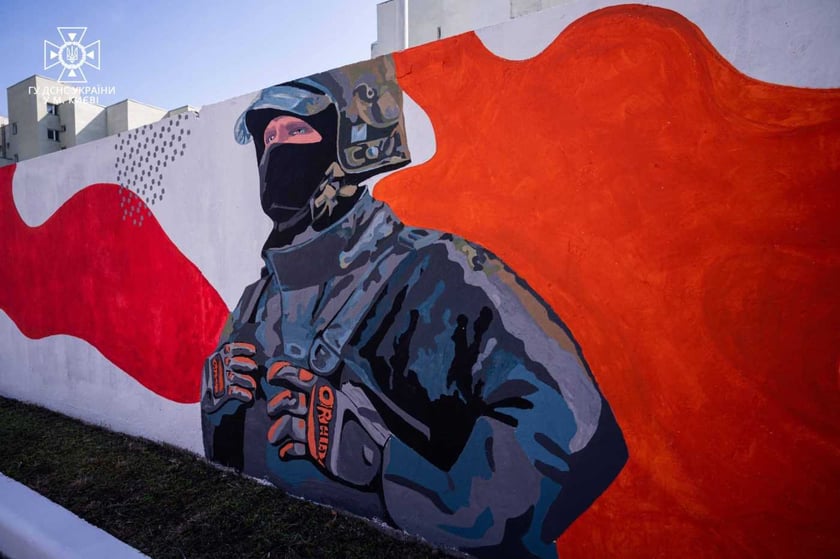 У Києві відкрили мурал Героям-рятувальникам