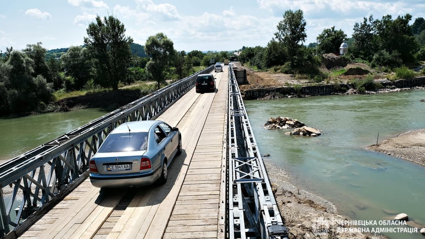 На Буковині відкрили рух одним з найдовших тимчасових мостів в Україні (ФОТО)