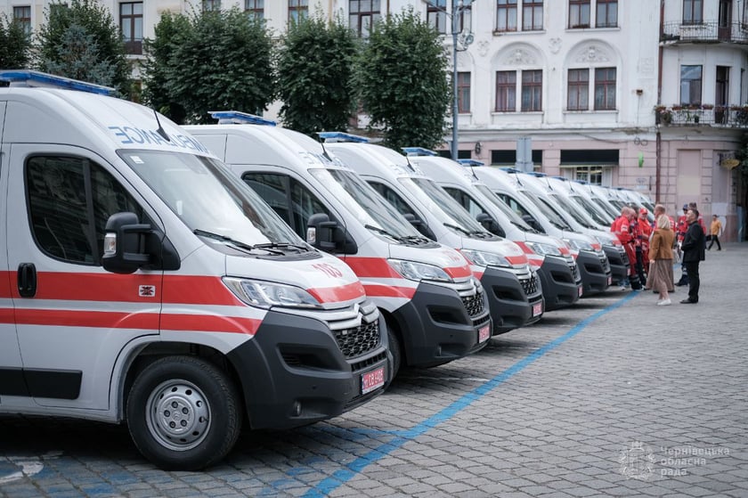 Чернівецька область отримала 13 нових карет «швидкої» від МОЗ (ФОТО)