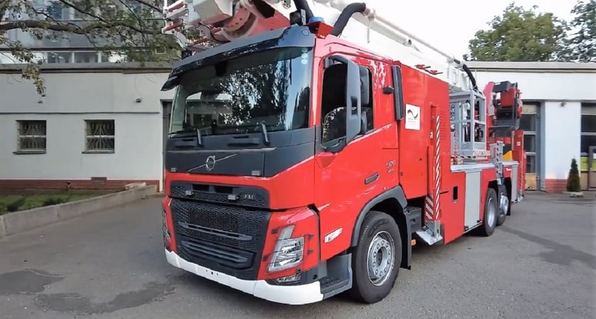 ДСНС Харкова отримало аерорятувальну платформу для евакуації людей з висоти 45 м