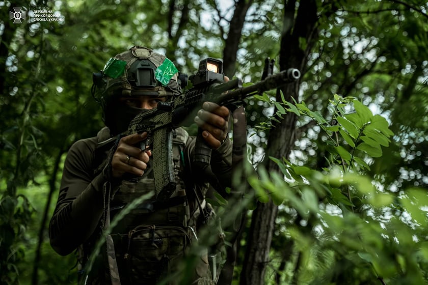 Прикордонники показали збиття двох дронів, які вночі атакували Україну (ВІДЕО)