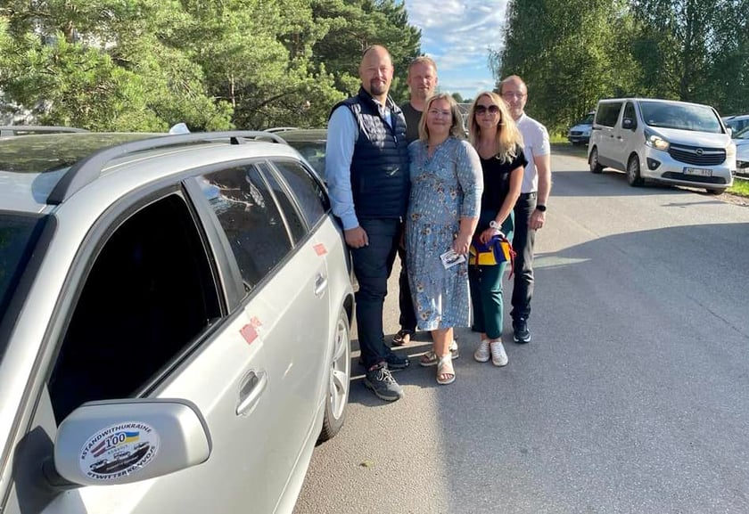 Благодійники з Латвії відправили автомобільний конвой в Україну