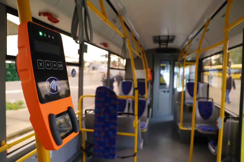 У Києві відтепер можна сплатити штраф за безквитковий проїзд онлайн у транспорті