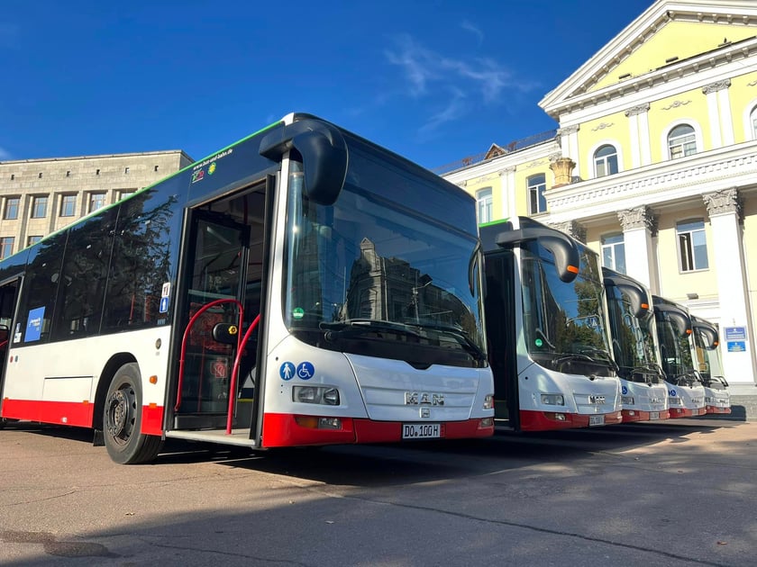 Німеччина передала Житомиру п’ять автобусів (ФОТО)