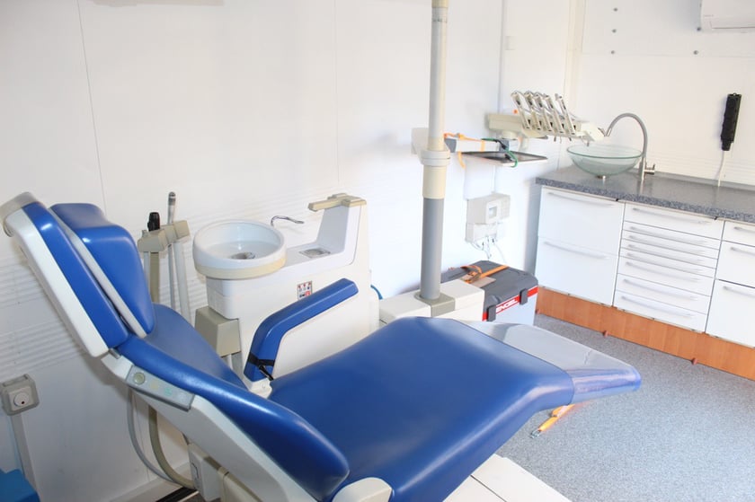 З Хмельницького на бойові позиції вирушив стоматологічний кабінет на колесах