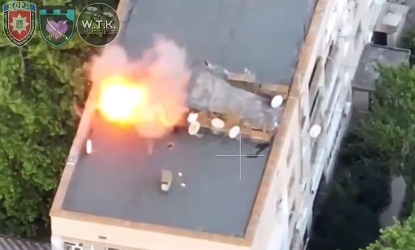 Херсонський КОРД знищив окупантів, які запускали дрони з даху будинку (ВІДЕО)