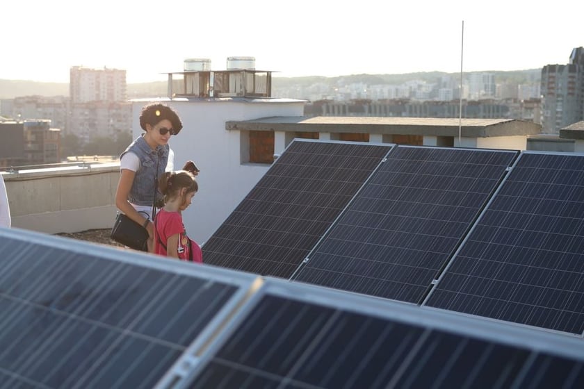У Львові встановили сонячну електростанцію на даху житлового будинку