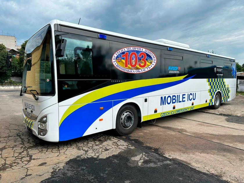 Вінницький обласний центр екстреної меддопомоги отримав сучасний медичний автобус