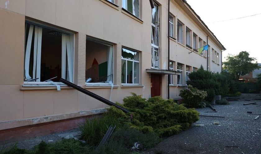 У Львові вікна у дитсадку, біля якого впала ракета, відновлять американські благодійники