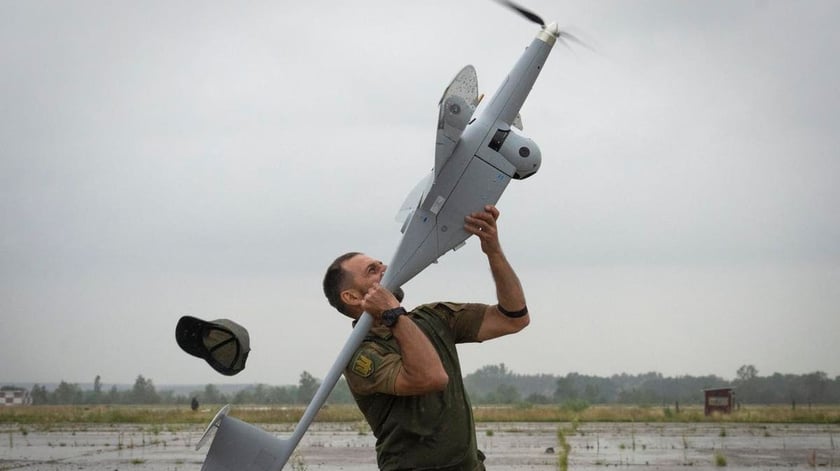 Німеччина передала Україні 20 розвідувальних дронів і систему спостереження супутникового зв’язку