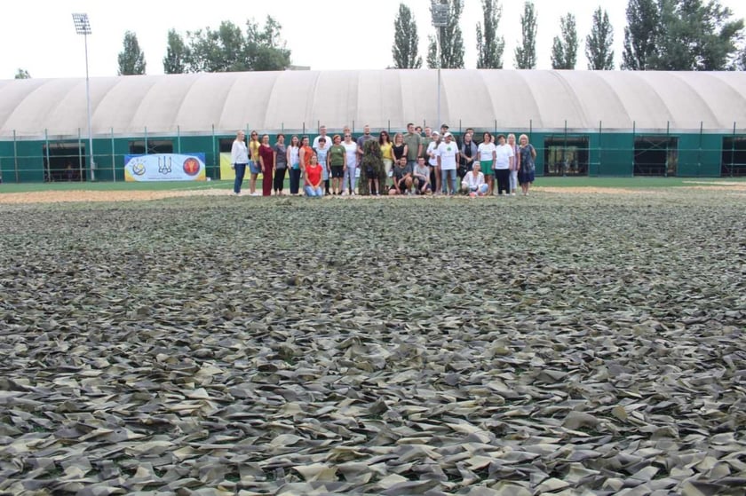 У Києві сплели рекордну маскувальну сітку площею майже 3000 кв метрів