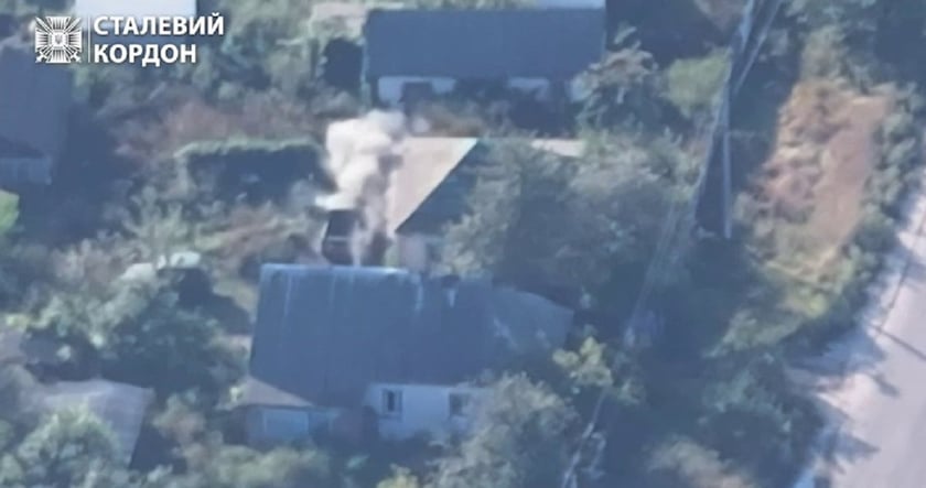 Дрон-камікадзе прикордонників знищив командний пункт ворога (ВІДЕО)