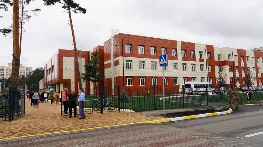 В Ірпені на Київщині відкрили ліцей, відбудовний ЮНІСЕФ