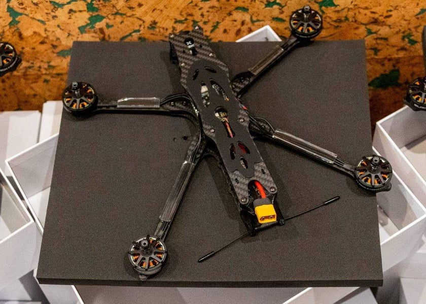 Воїни ГУР МО України отримали FPV-дрони від волонтерів