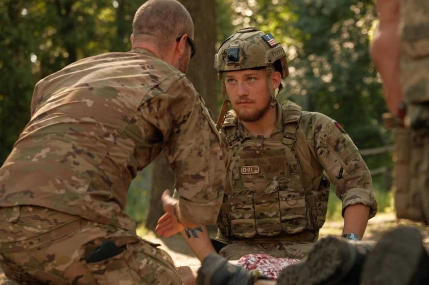 Спецпризначенці Нацгвардії показали точне знищення бліндажа росіян (ВІДЕО)