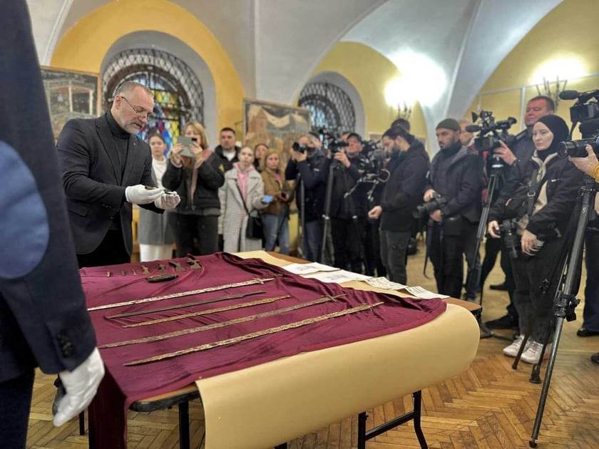 В Україну повернули 14 історичних артефактів, які викрали росіяни