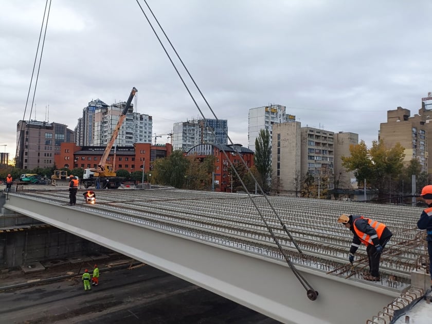 У Києві відновили рух транспорту під Дегтярівським мостом (ВІДЕО)