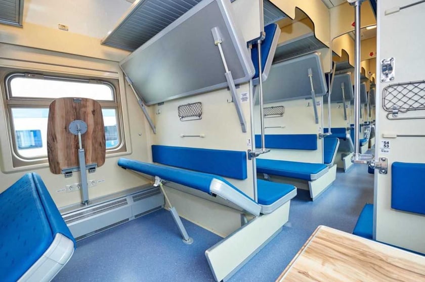 Укрзалізниця вперше закупила плацкартні вагони українського виробництва