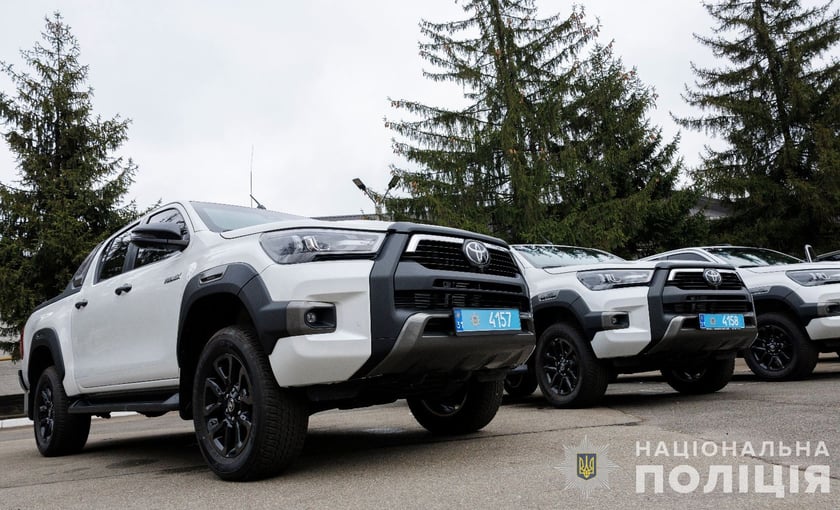 Україна отримала від США броньовані авто для документування воєнних злочинів росіян