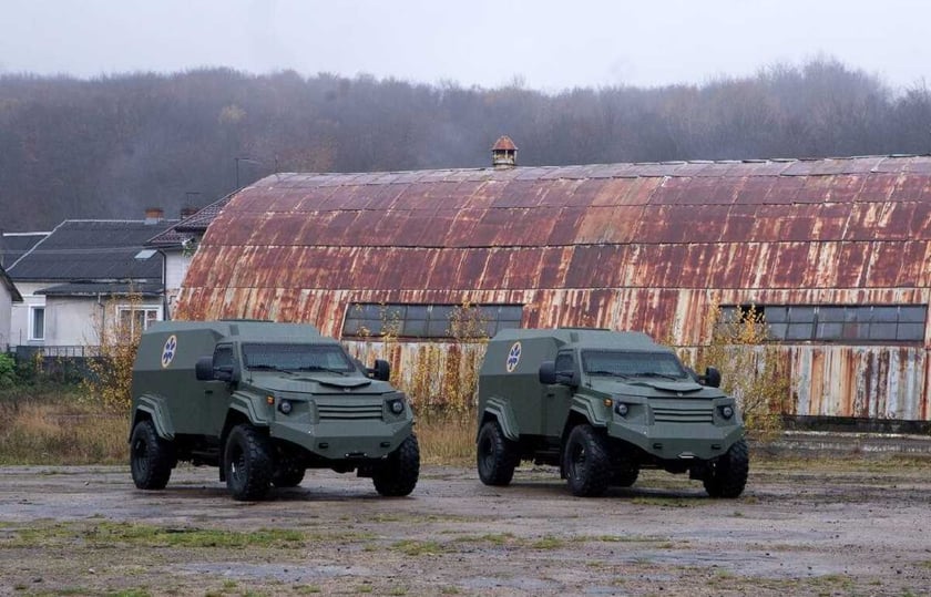 На фронт передали дві броньовані «швидкі», що можуть їхати зі спущеними шинами