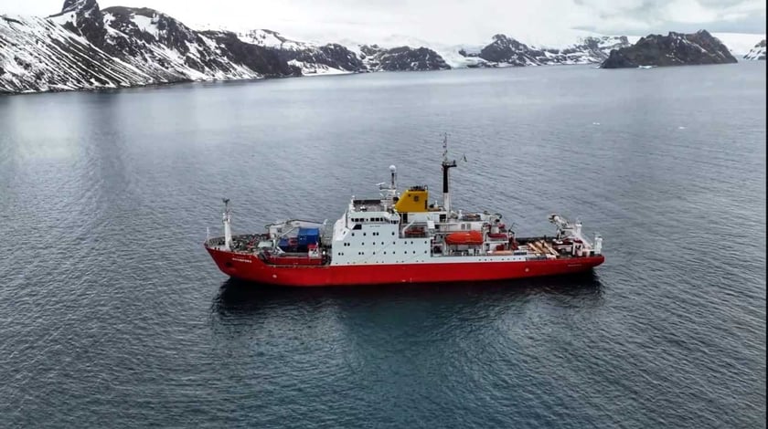 Український криголам «Ноосфера» дійшов до острова Кінг Джордж в Антарктиці