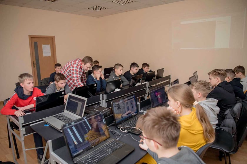Школярі можуть зареєструватися на безоплатні курси програмування