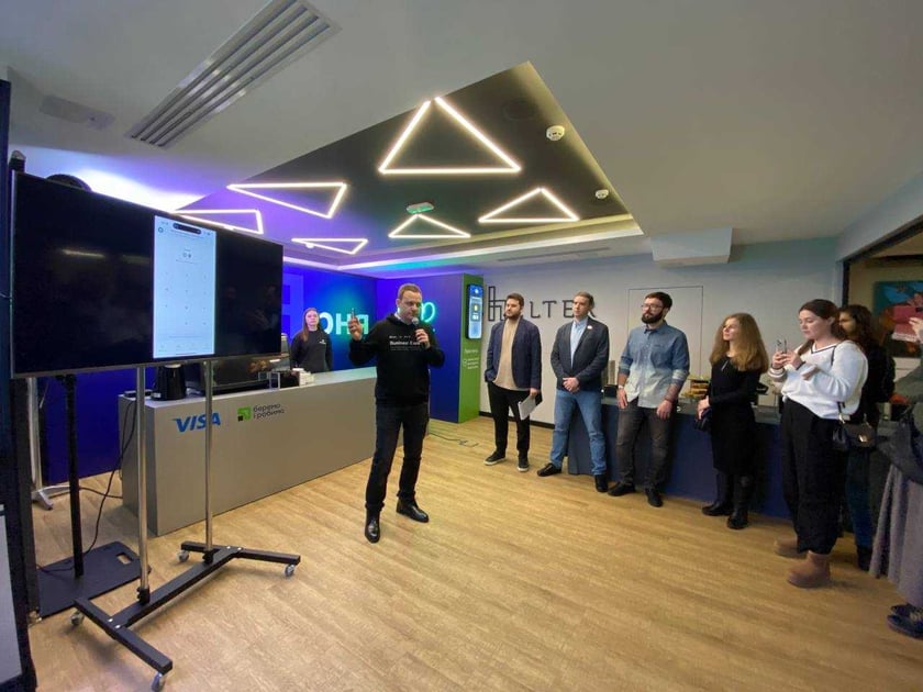 ПриватБанк та Visa представили в Україні мобільне платіжне рішення для перевізників